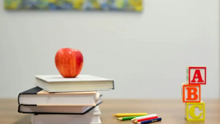 Canada Study Permit Checklist 2026: Financial Proof, SDS vs Non-SDS & PGWP Rules - StudyIn-AUS Guide
